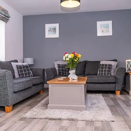 The Rockpools, 2 At The Bay Village, Filey, Dog Friendly, Sleep 12 Reighton