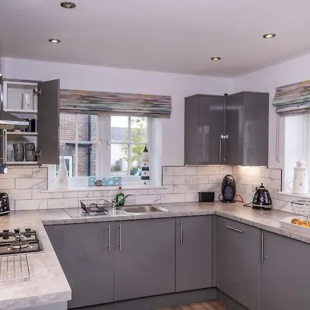 Vakantiehuis The Rockpools, 2 At The Bay Village, Filey, Dog Friendly, Sleep 12 Reighton