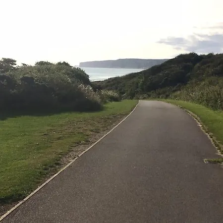 The Rockpools, 2 At The Bay Village, Filey, Dog Friendly, Sleep 12 Reighton