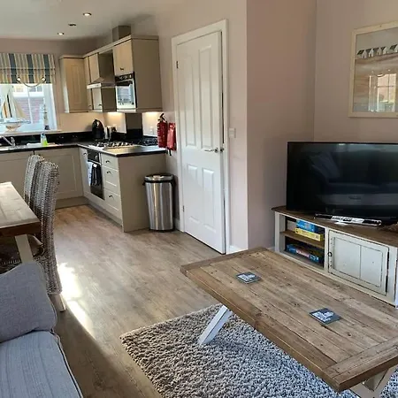 The Rockpools, 2 At The Bay Village, Filey, Dog Friendly, Sleep 12 Vakantiehuis