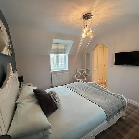 The Rockpools, 2 At The Bay Village, Filey, Dog Friendly, Sleep 12 *