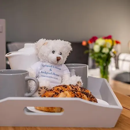 The Rockpools, 2 At The Bay Village, Filey, Dog Friendly, Sleep 12 Reighton