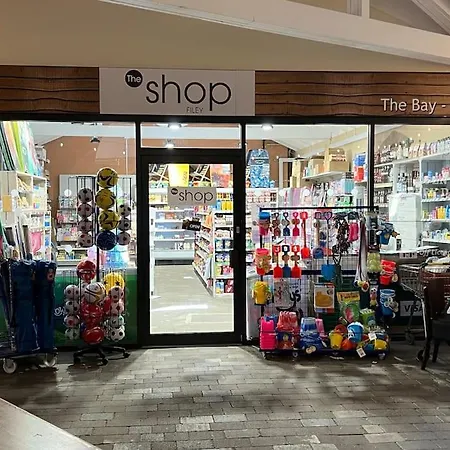 The Rockpools, 2 At The Bay Village, Filey, Dog Friendly, Sleep 12 *