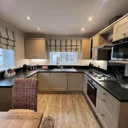 The Rockpools, 2 At The Bay Village, Filey, Dog Friendly, Sleep 12