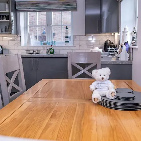 The Rockpools, 2 At The Bay Village, Filey, Dog Friendly, Sleep 12