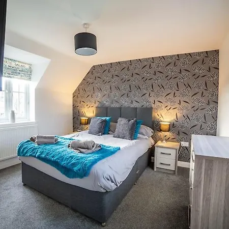 Holiday home The Rockpools, 2 At The Bay Village, Filey, Dog Friendly, Sleep 12