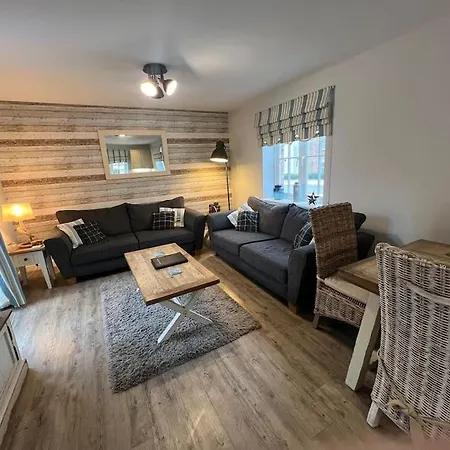 Holiday home The Rockpools, 2 At The Bay Village, Filey, Dog Friendly, Sleep 12 *