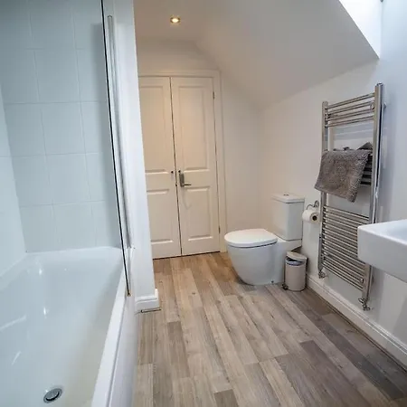 The Rockpools, 2 At The Bay Village, Filey, Dog Friendly, Sleep 12 Holiday home Reighton