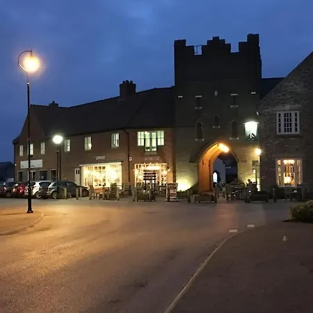 The Rockpools, 2 At The Bay Village, Filey, Dog Friendly, Sleep 12 *