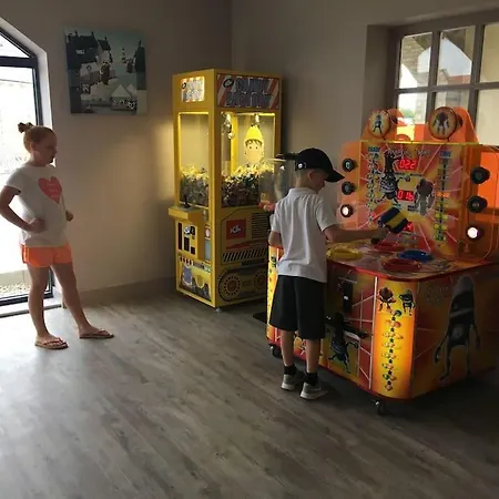 The Rockpools, 2 At The Bay Village, Filey, Dog Friendly, Sleep 12 *