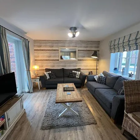 Holiday home The Rockpools, 2 At The Bay Village, Filey, Dog Friendly, Sleep 12